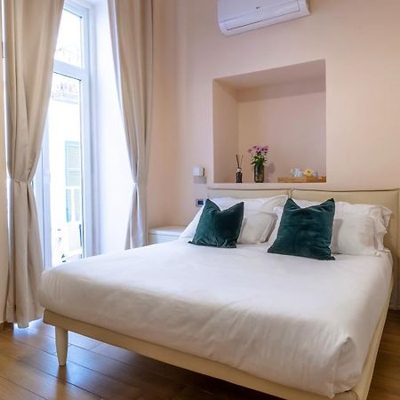 Musto Suites & Rooms Наполи Екстериор снимка