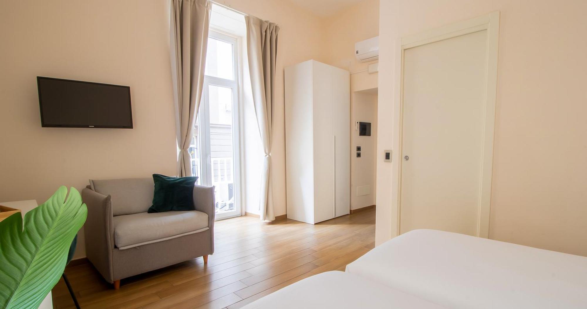 Musto Suites & Rooms Наполи Екстериор снимка