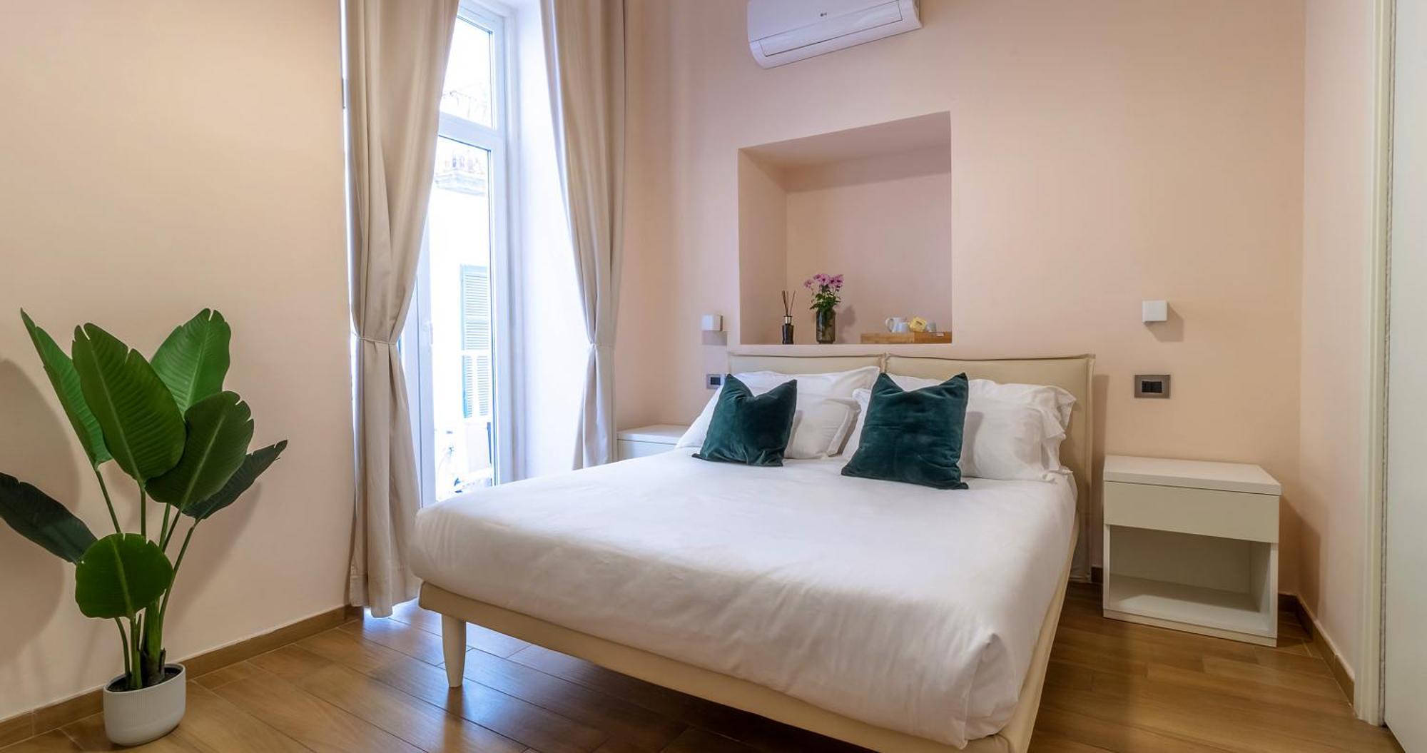 Musto Suites & Rooms Наполи Екстериор снимка