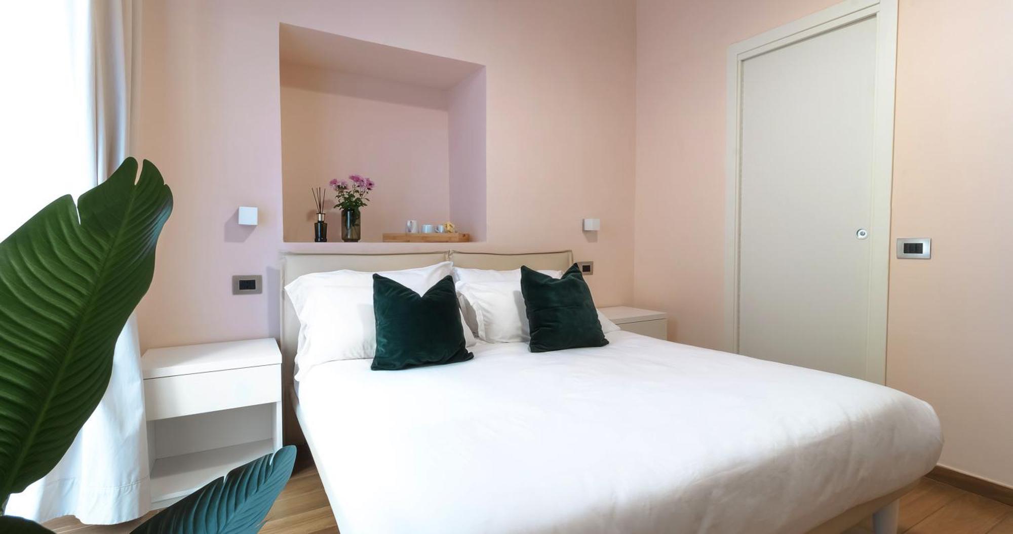 Musto Suites & Rooms Наполи Екстериор снимка