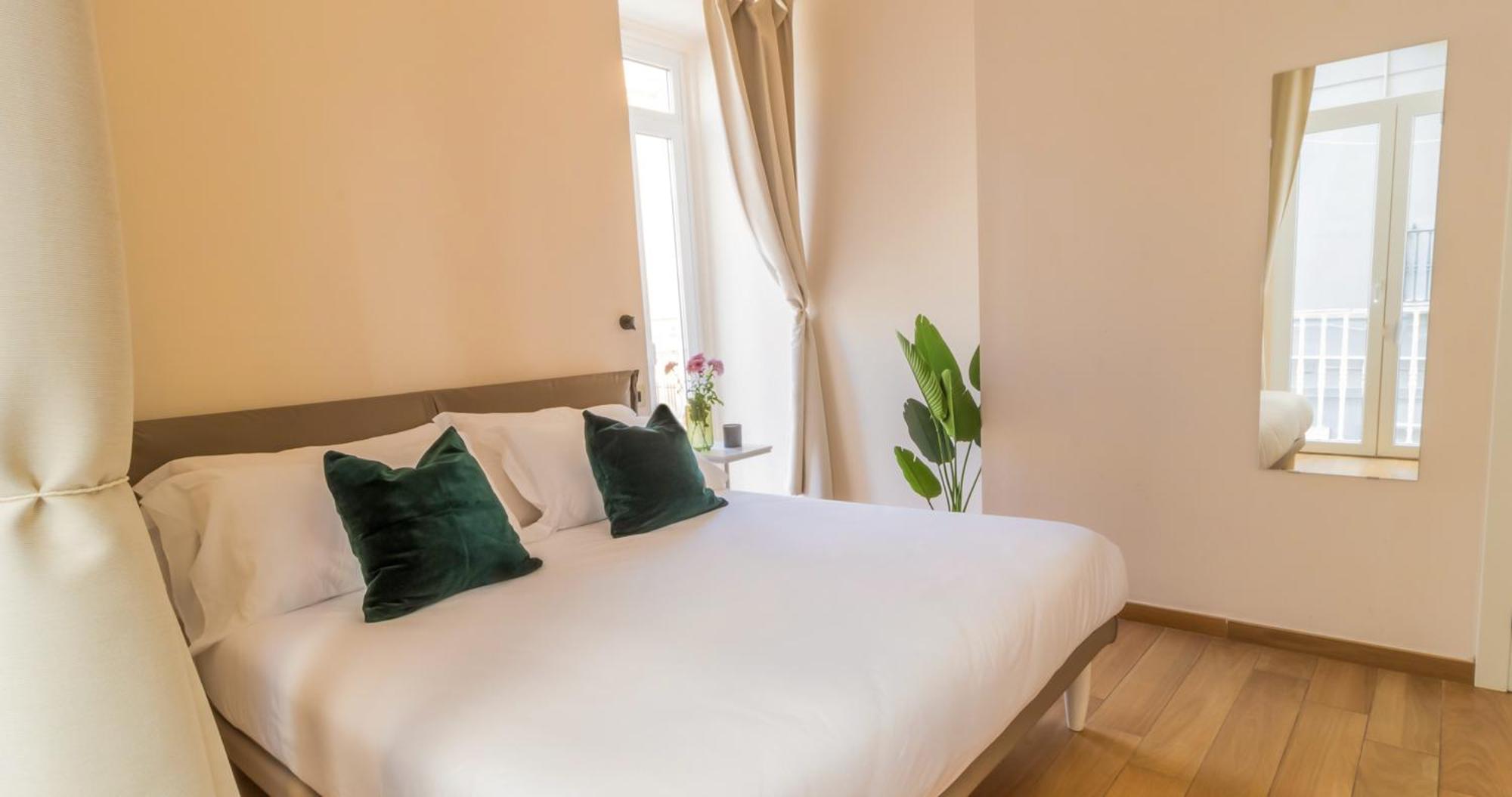 Musto Suites & Rooms Наполи Екстериор снимка