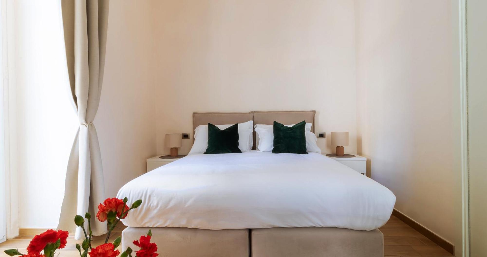 Musto Suites & Rooms Наполи Екстериор снимка