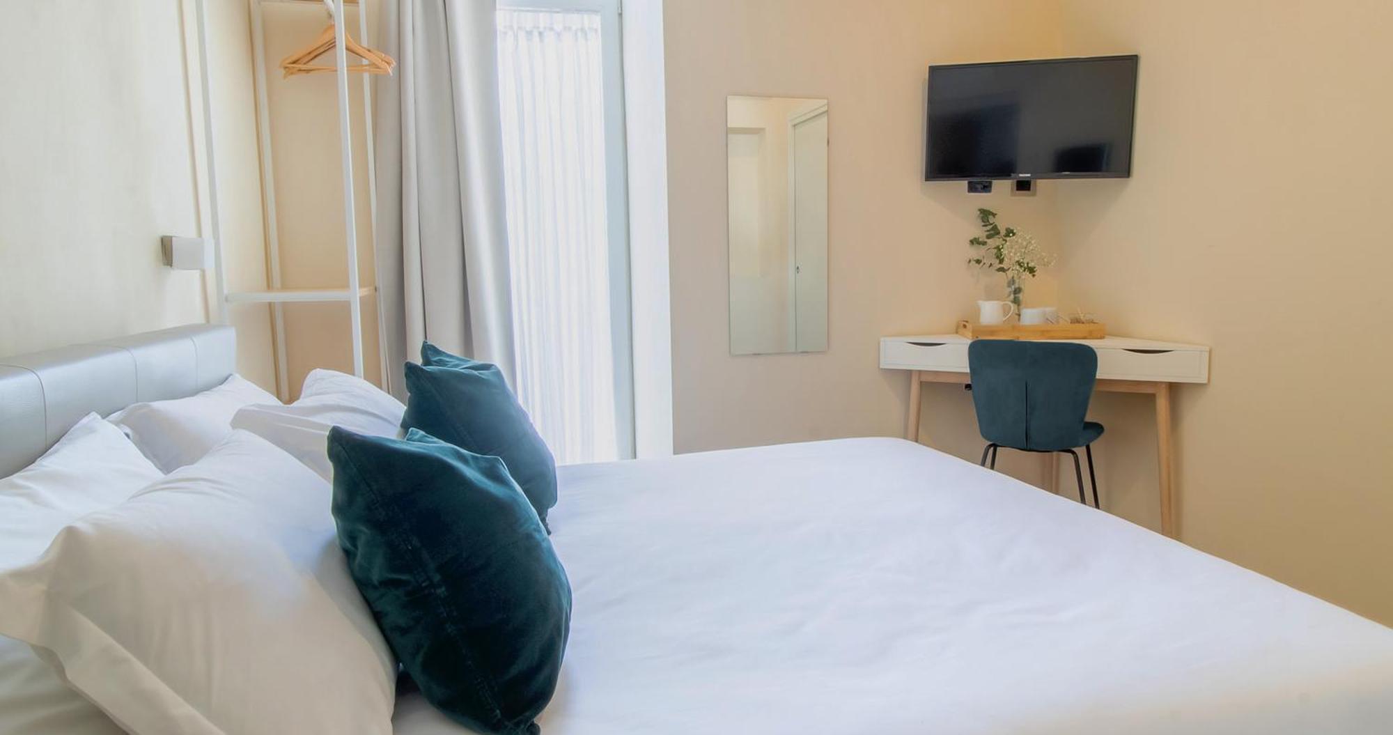 Musto Suites & Rooms Наполи Екстериор снимка